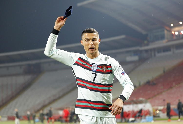 من هو أفضل لاعب كرة قدم في العالم عبر التاريخ؟