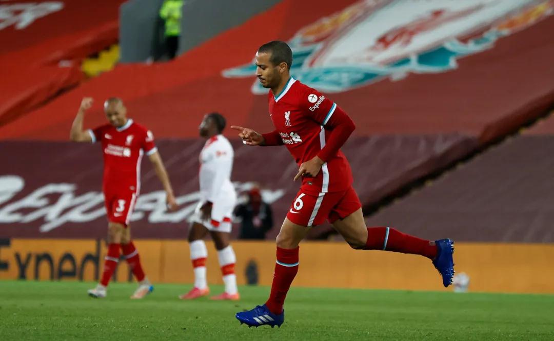 الأهلي وسموحة الساعة كامموعد مباراة القمة في الدوري المصري