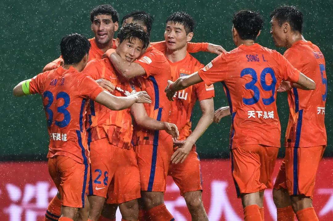 الأهلي وبيراميدز اليوم بث مباشر لمباراة قمة الدوري المصري